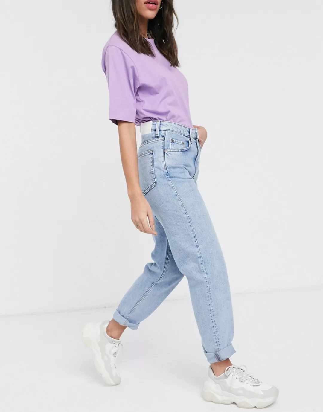 Weekday – Lash – Mom-Jeans aus Bio-Baumwolle mit blauer Summer-Waschung günstig online kaufen