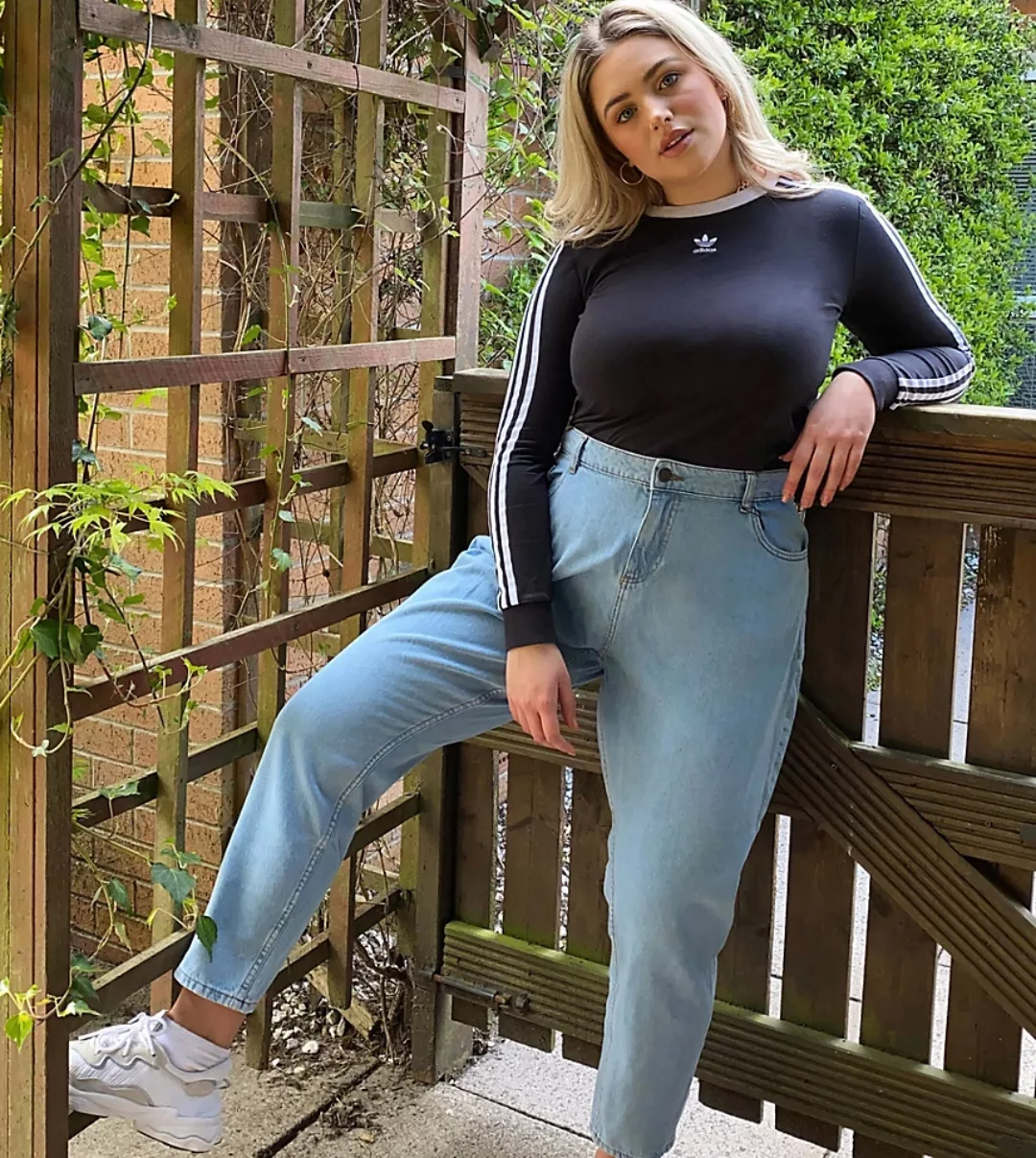 Noisy May Curve – Mom-Jeans mit hohem Bund in hellblauer Waschung günstig online kaufen