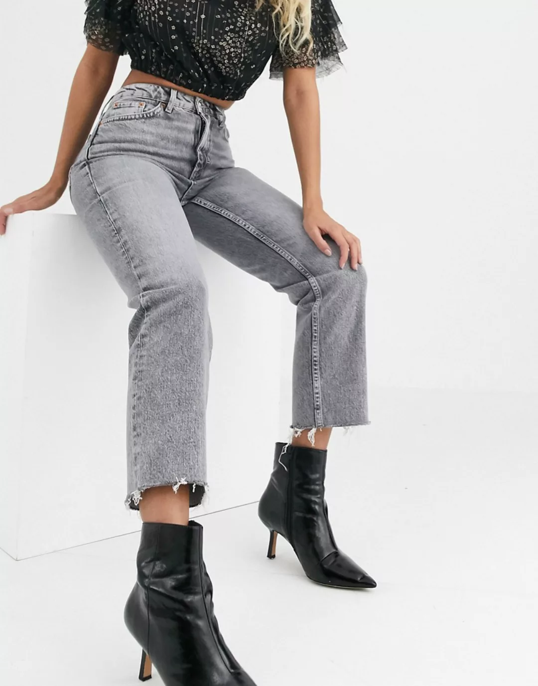 Topshop – Gerade geschnittene Jeans in Grau günstig online kaufen