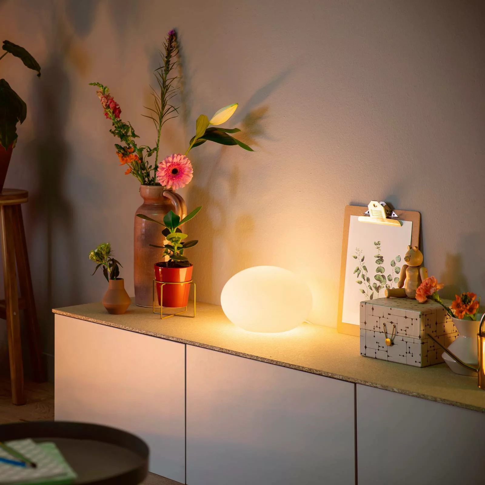 Philips Hue Flourish LED-Tischleuchte, RGBW günstig online kaufen