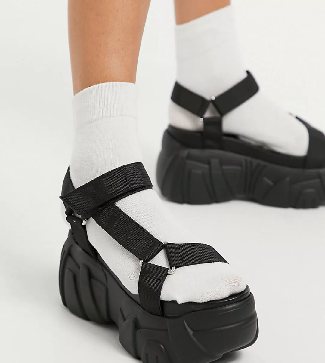 ASOS DESIGN – Flache, sportliche Sandalen in Schwarz mit breiter Passform u günstig online kaufen