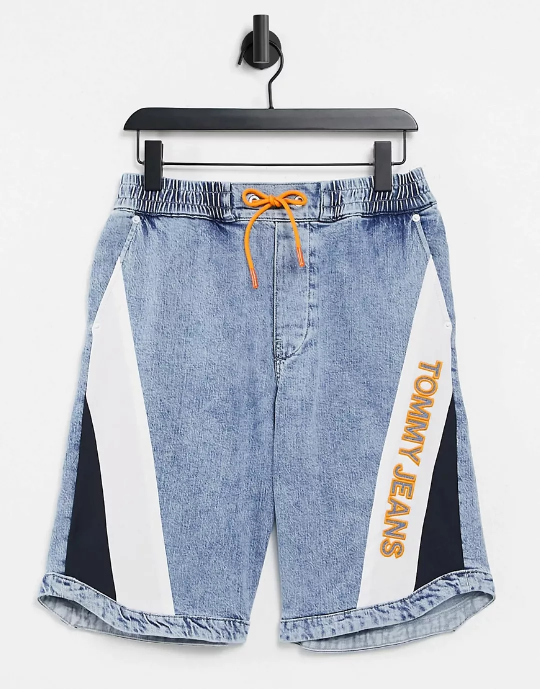 Tommy Jeans – Elastische Jeansshorts in verwaschenem Mittelblau günstig online kaufen