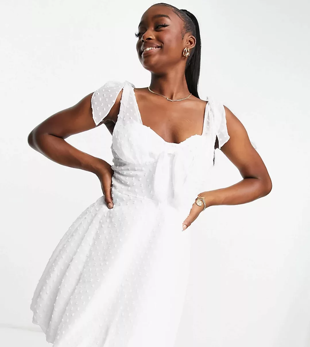Missguided – Kleid in Weiß mit Punktestruktur und Schnürung vorne günstig online kaufen