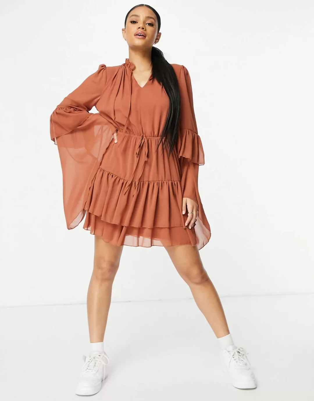 Missguided – Kleid in Rostrot mit Fledermausärmeln und Schnürung an der Tai günstig online kaufen