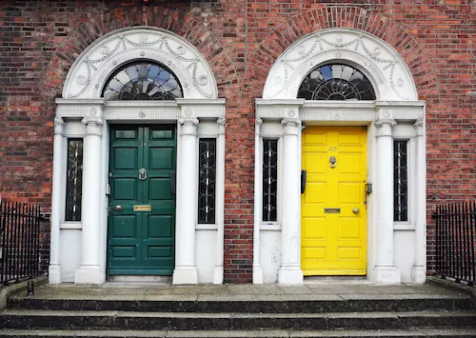 Papermoon Fototapete »Dublin Türen« günstig online kaufen