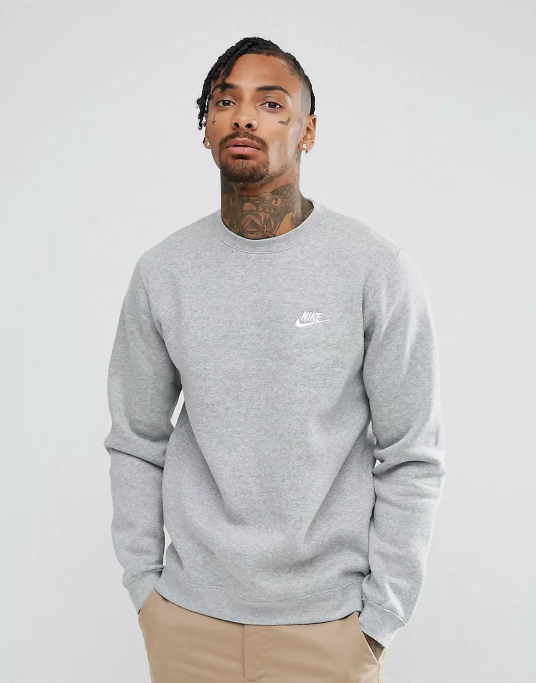 Nike – Club – Graues Sweatshirt mit Rundhalsausschnitt günstig online kaufen