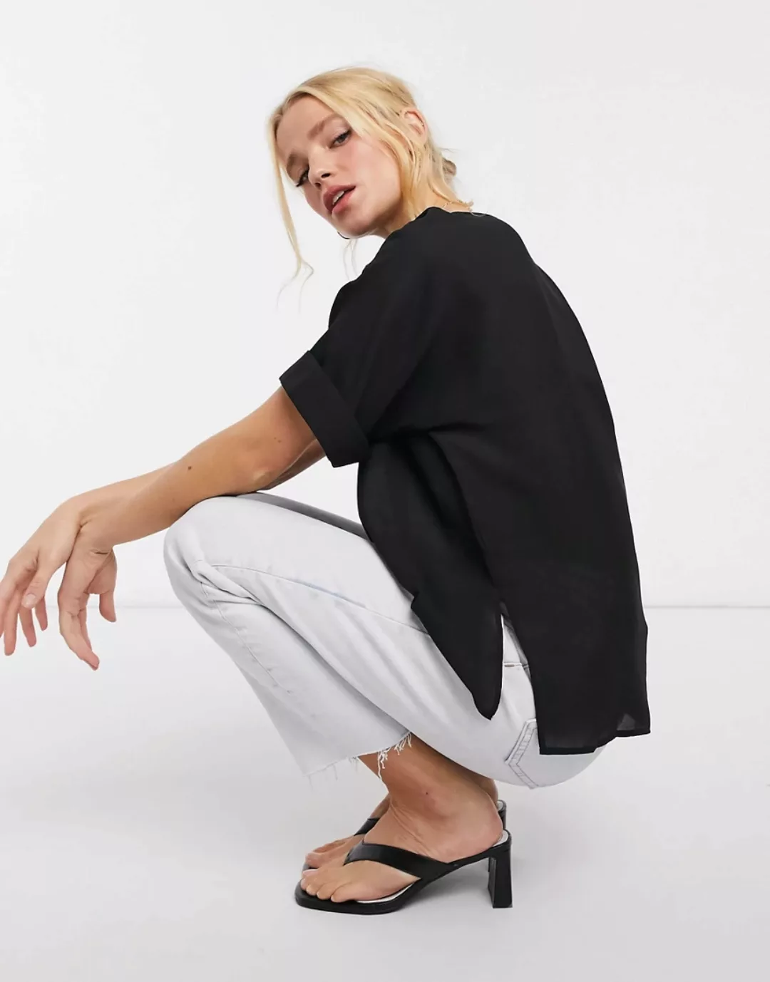 ASOS DESIGN – Schwarzes Oversize-Web-T-Shirt mit Krempelärmeln-Weiß günstig online kaufen