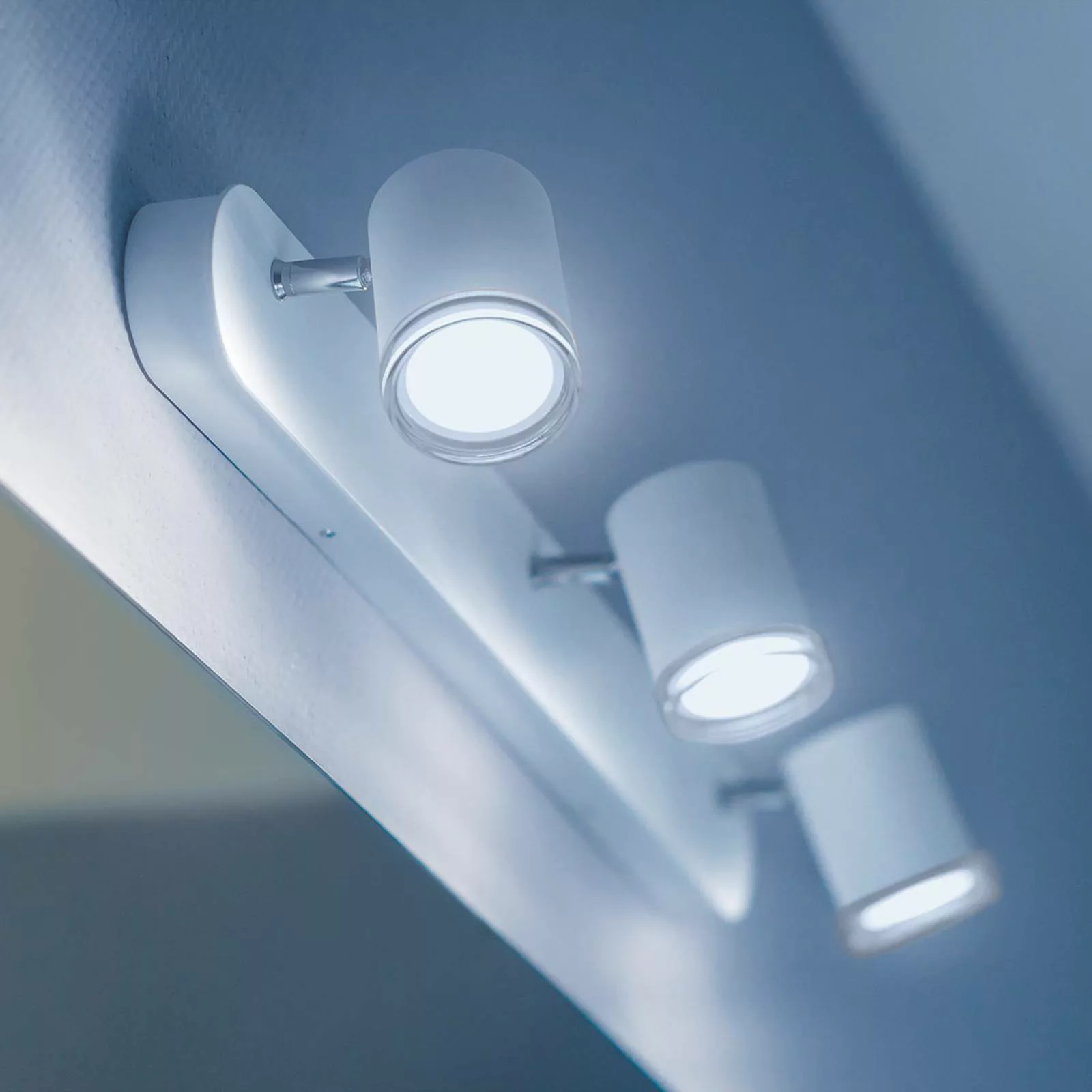 Philips Hue White Ambiance Adore LED-Spot 3-flg. günstig online kaufen